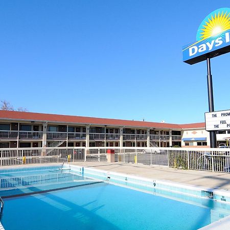 Days Inn By Wyndham Jacksonville Nc Exterior foto