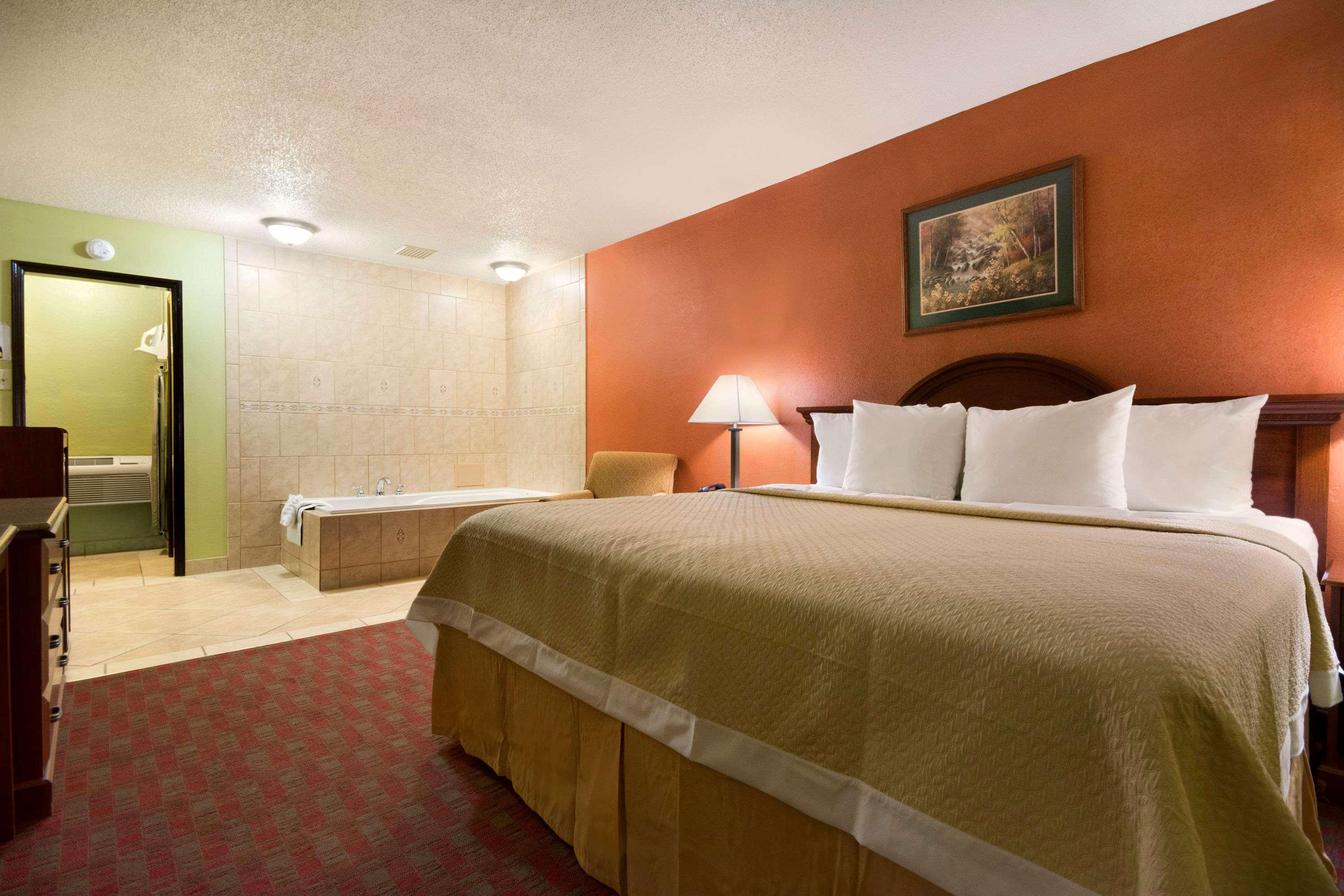 Days Inn By Wyndham Jacksonville Nc Exterior foto