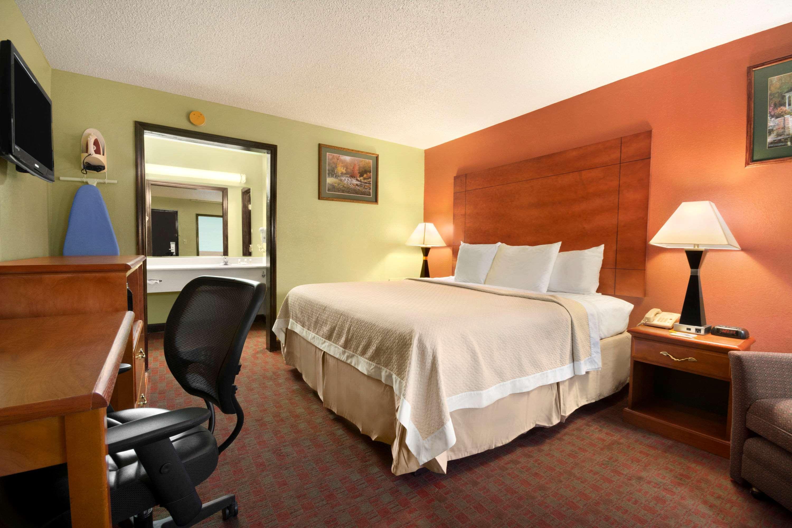 Days Inn By Wyndham Jacksonville Nc Exterior foto