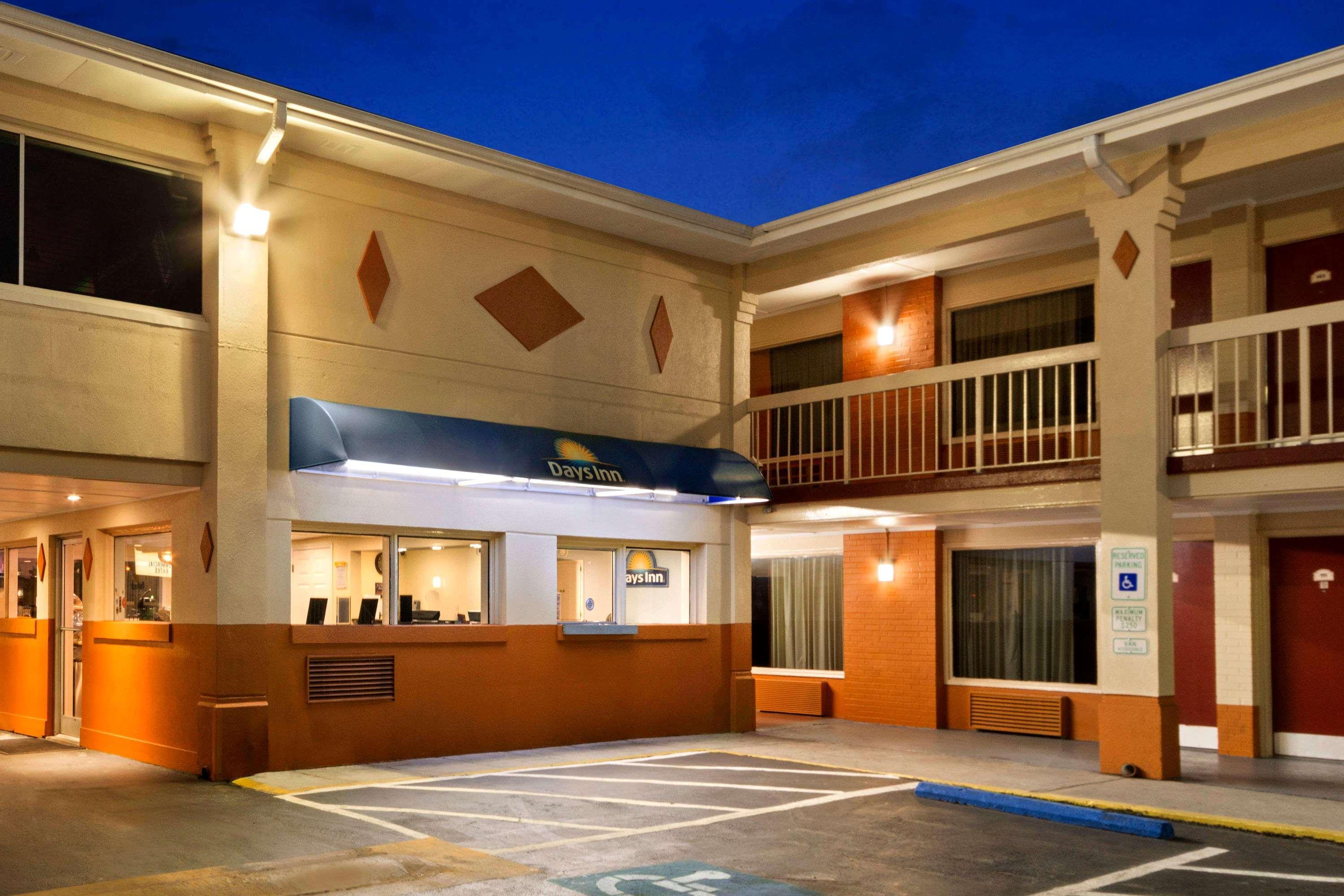 Days Inn By Wyndham Jacksonville Nc Exterior foto