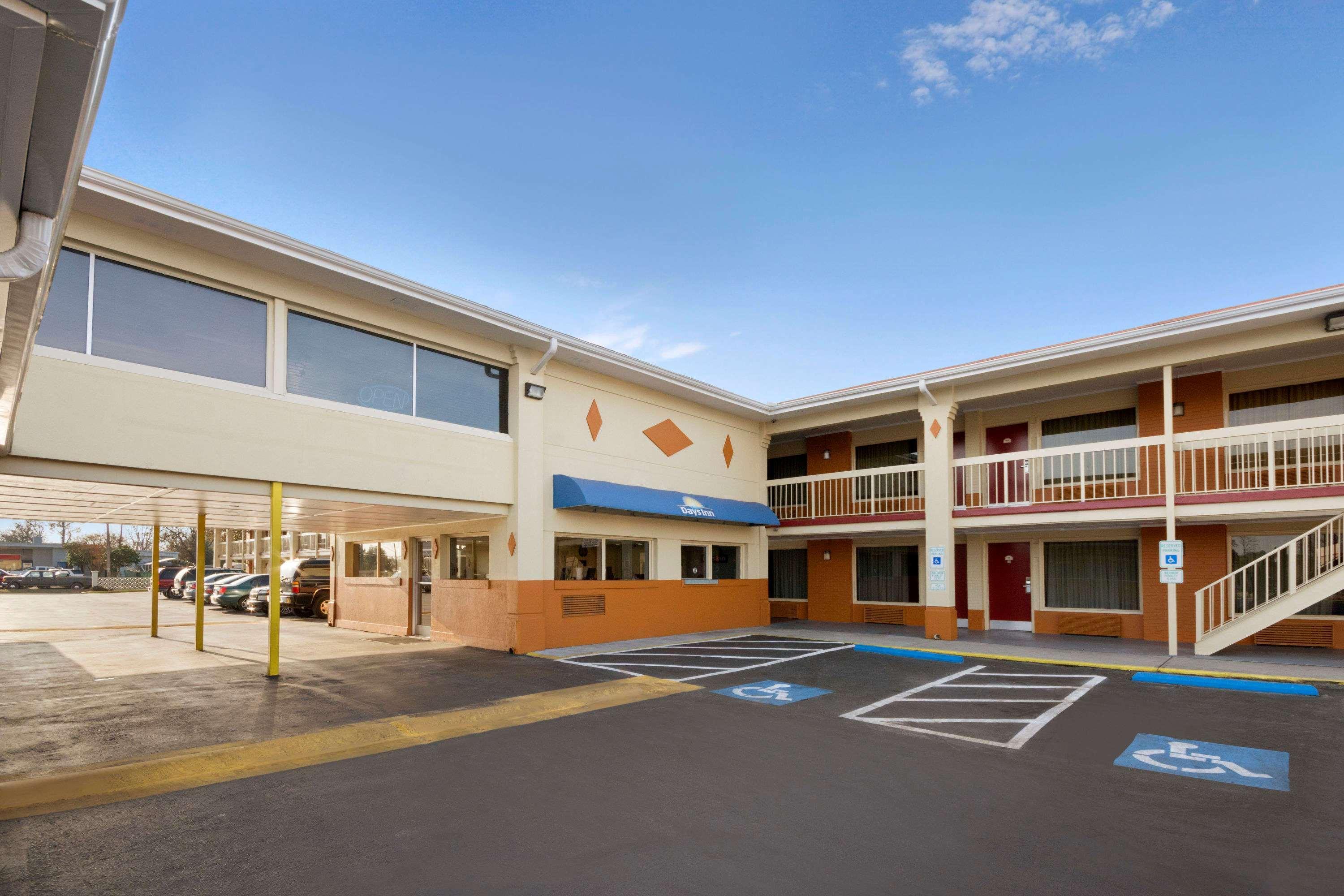 Days Inn By Wyndham Jacksonville Nc Exterior foto