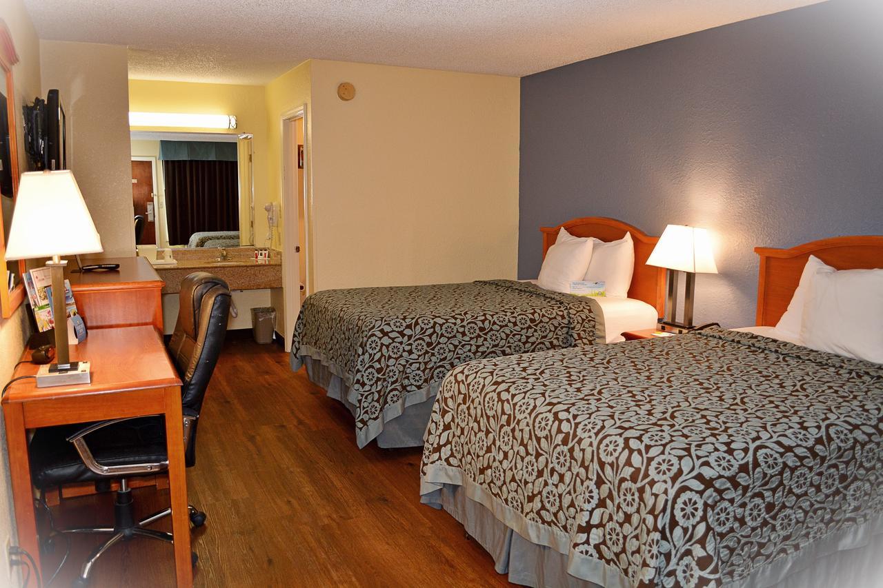 Days Inn By Wyndham Jacksonville Nc Exterior foto