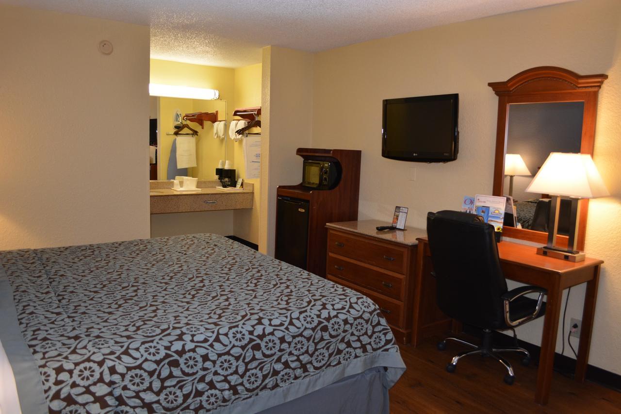 Days Inn By Wyndham Jacksonville Nc Exterior foto