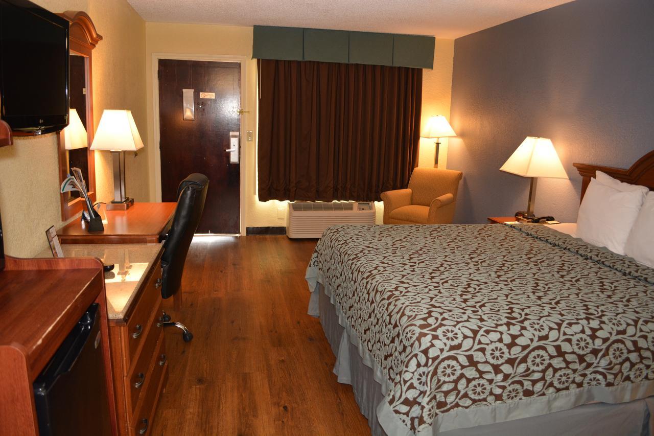 Days Inn By Wyndham Jacksonville Nc Exterior foto