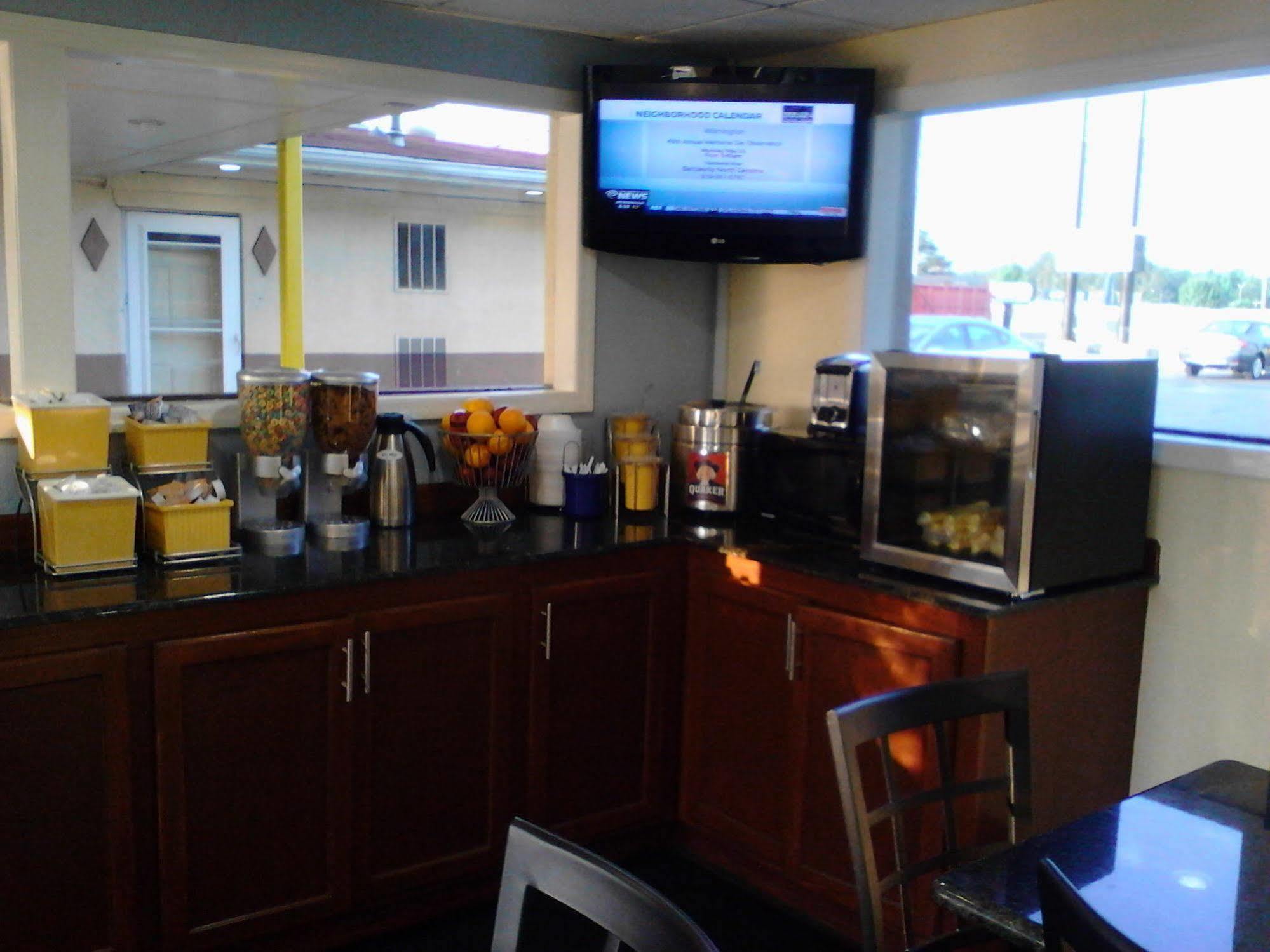 Days Inn By Wyndham Jacksonville Nc Exterior foto
