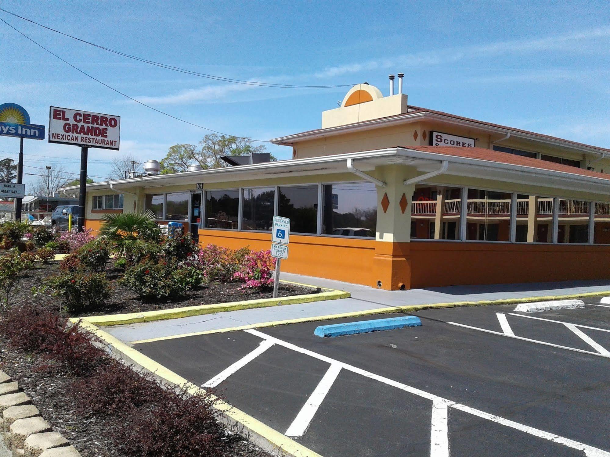 Days Inn By Wyndham Jacksonville Nc Exterior foto
