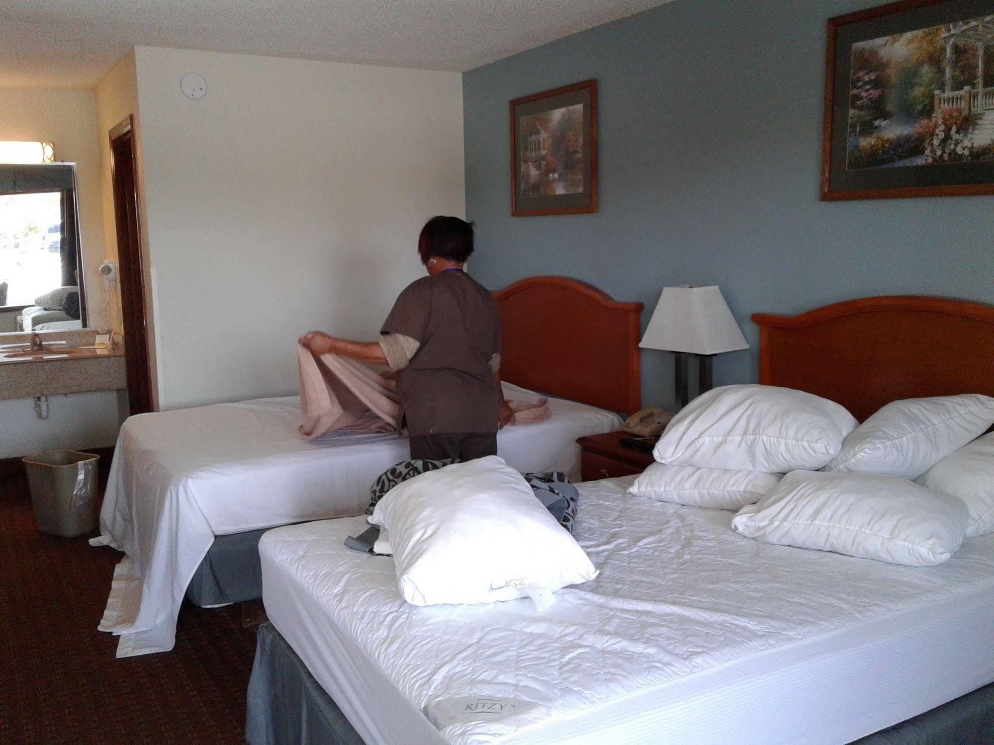 Days Inn By Wyndham Jacksonville Nc Exterior foto