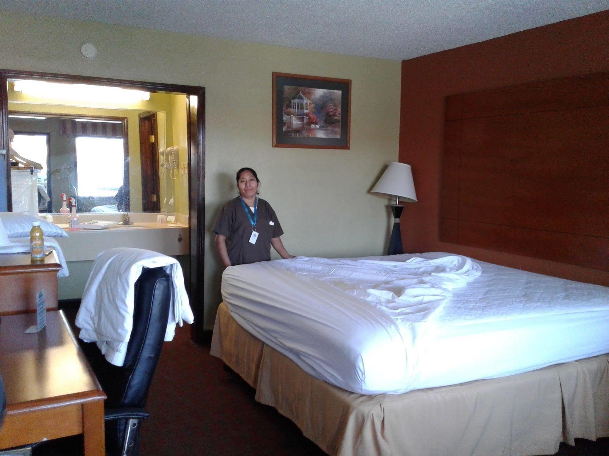 Days Inn By Wyndham Jacksonville Nc Exterior foto